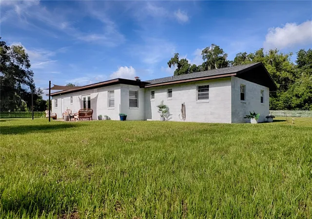 Photo 3 of Single family home for sale at 1701 N Stone St, Deland, FL 32720 | MLS# V4950979 | Listing updated on 2026-10-03