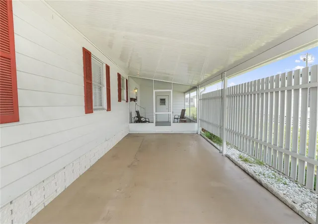 Photo 2 of Manufactured home for sale at 1008 Elizabeth Ln, Lakeland, FL 33809 | MLS# L4964658 | Listing updated on 2026-10-19