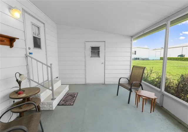 Photo 3 of Manufactured home for sale at 1008 Elizabeth Ln, Lakeland, FL 33809 | MLS# L4964658 | Listing updated on 2026-10-19