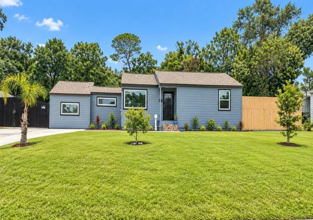 Photo 1 of Single family home for sale at 2543 Southside Blvd, Jacksonville, FL 32216 | MLS# TB8543543 | Listing updated on 2026-09-06