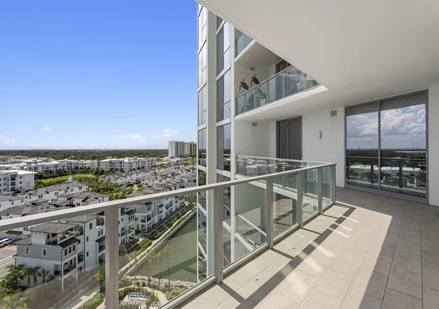 Listing Photo 2 - Condo for sale in building located at 5120 Marina Wy, Tampa, FL 33611 - Unit #10006