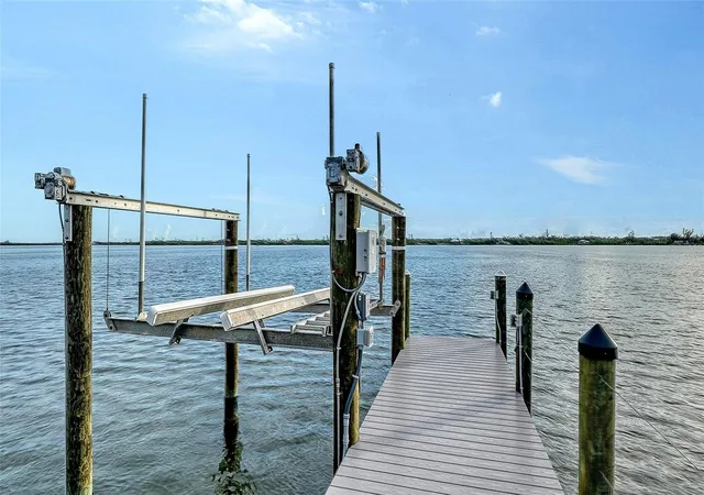 Photo 4 of Single family home for sale at 1115 Bayshore Dr, Englewood, FL 34223 | MLS# N6145533 | Listing updated on 2026-09-13