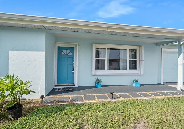 Photo 3 of Single family home for sale at 22 Plaza Dr, Ormond Beach, FL 32176 | MLS# V4950982 | Listing updated on 2026-09-19