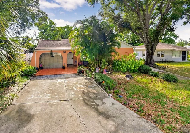 Photo 4 of Sale Pending at 612 N Woodlynne Ave, Tampa, FL 33609 | MLS# V4950984 | Listing updated on 2026-09-28