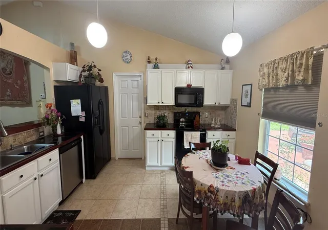 Photo 3 of Single family home for sale at 140 Persimmon Dr, Palm Coast, FL 32164 | MLS# FC321067 | Listing updated on 2026-10-09