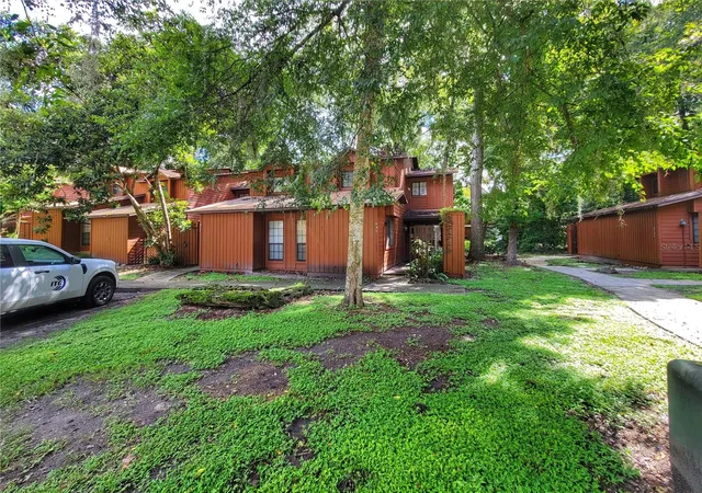 Photo 2 of Sale Pending at 931 Sw 57th Terrace, Gainesville, FL 32607 | MLS# GC543100 | Listing updated on 2026-09-11