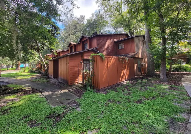 Listing Photo 2 - Condo for sale in building located at 931 SW 57th Ter, GAINESVILLE, FL 32607