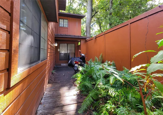 Photo 2 of Sale Pending at 931 SW 57th Terrace, Gainesville, FL 32607 | MLS# GC543100 | Listing updated on 2026-09-11