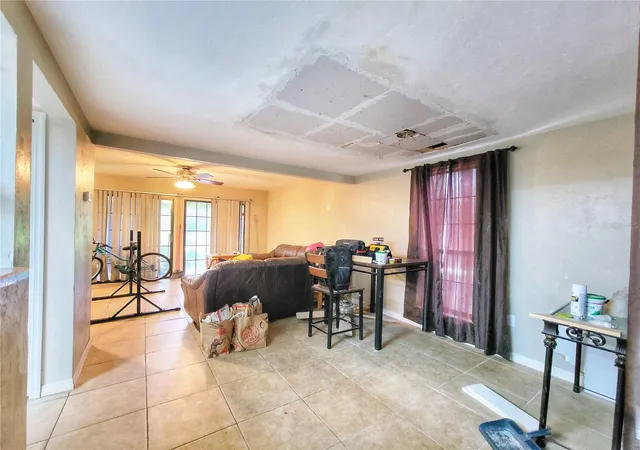 Photo 3 of Sale Pending at 931 SW 57th Terrace, Gainesville, FL 32607 | MLS# GC543100 | Listing updated on 2026-09-11