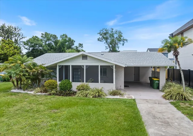 Photo 1 of Sale Pending at 2126 Hyde Park St, Sarasota, FL 34239 | MLS# A4704408 | Listing updated on 2026-09-02