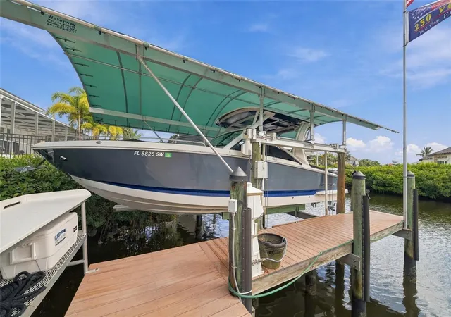 Photo 4 of Single family home for sale at 613 Regatta Way, Bradenton, FL 34208 | MLS# A4704413 | Listing updated on 2026-09-19