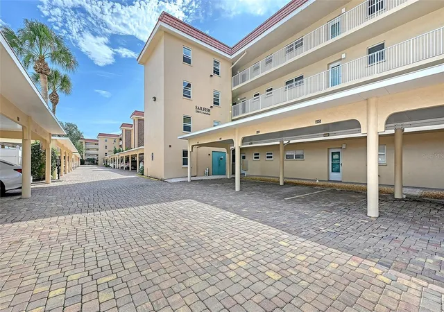 Photo 5 of Condo for sale at 1300 N Portofino Dr #103, Sarasota, FL 34242 | MLS# A4704416 | Listing updated on 2026-09-01