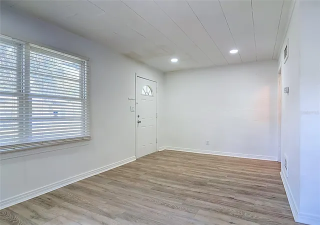 Photo 3 of Single family home for sale at 709 Edwards St, Daytona Beach, FL 32114 | MLS# V4950990 | Listing updated on 2026-09-04