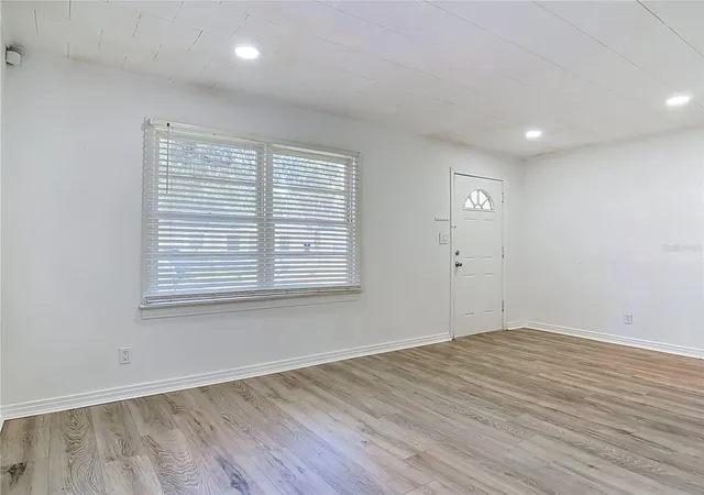 Photo 3 of Single family home for sale at 709 Edwards St, Daytona Beach, FL 32114 | MLS# V4950990 | Listing updated on 2026-09-04