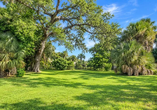 Photo 4 of Land for sale at Lot 12 Montclair Dr, Sarasota, FL 34231 | MLS# A4704417 | Listing updated on 2026-10-02
