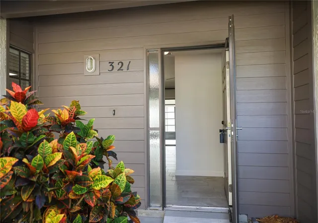 Photo 2 of House for sale at 321 Windrush Loop, Tarpon Springs, FL 34689 | MLS# TB8543592 | Listing updated on 2026-09-13
