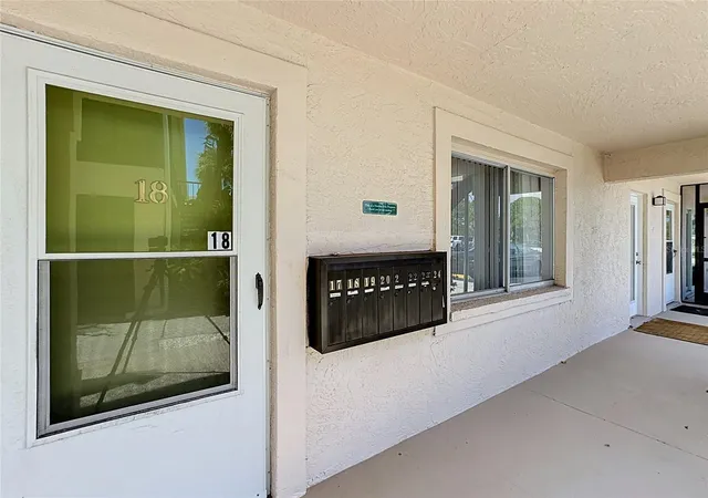 Listing Photo 3 - Condo for sale in building located at 612 Guild Dr, Venice, FL 34285 - Unit #18