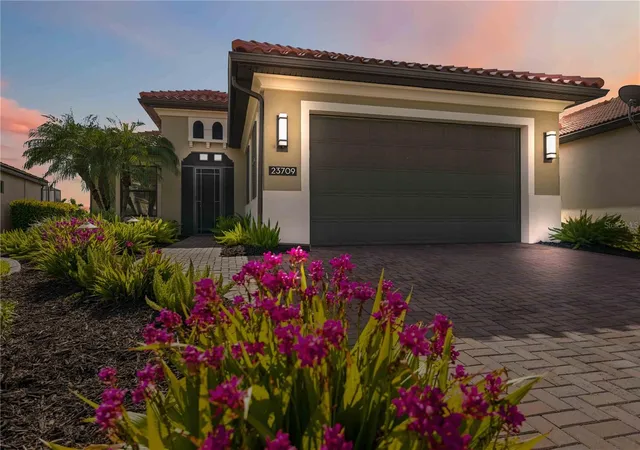 Photo 2 of Single family home for sale at 23709 Waverly Cir, Venice, FL 34293 | MLS# D6148607 | Listing updated on 2026-09-16