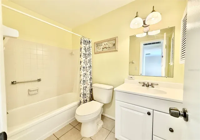 Photo 3 of House for sale at 6105 Coral Wy, Bradenton, FL 34207 | MLS# A4704422 | Listing updated on 2026-10-03