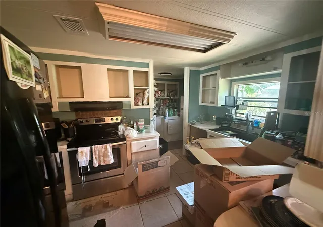 Photo 4 of Manufactured home for sale at 3210 Roy Burt Rd, Lakeland, FL 33810 | MLS# TB8543600 | Listing updated on 2026-10-10