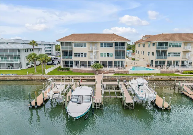 Listing Photo 4 - Condo for sale in building located at 273 Middle Wy, NEW SMYRNA BEACH, FL 32169 - Unit #G