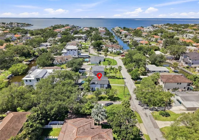 Photo 2 of Single family home for sale at 4902 W San Rafael St, Tampa, FL 33629 | MLS# TB8543624 | Listing updated on 2026-09-16