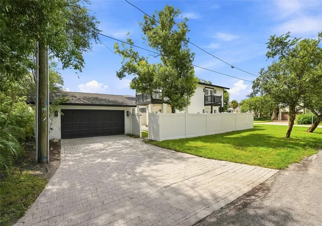 Photo 3 of Single family home for sale at 4902 W San Rafael St, Tampa, FL 33629 | MLS# TB8543624 | Listing updated on 2026-09-16