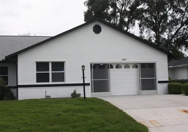 Photo 3 of Single family home for sale at 26245 Newcombe Cir, Leesburg, FL 34748 | MLS# S5156558 | Listing updated on 2026-09-21
