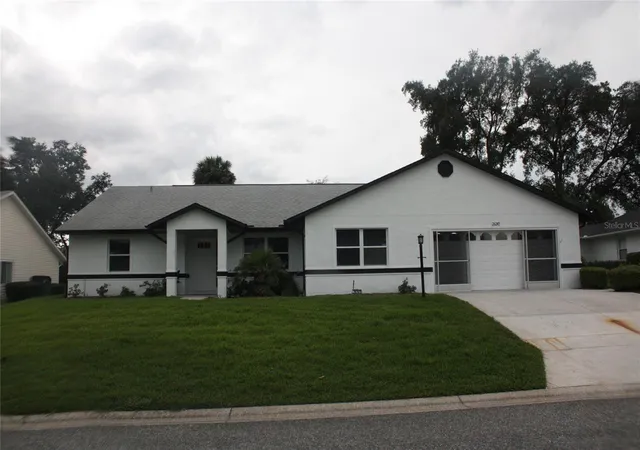 Photo 3 of Single family home for sale at 26245 Newcombe Cir, Leesburg, FL 34748 | MLS# S5156558 | Listing updated on 2026-09-21