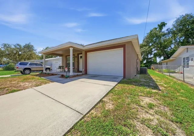 Photo 3 of Single family home for sale at 313 Griffin Ave, Lakeland, FL 33801 | MLS# TB8543636 | Listing updated on 2026-09-12