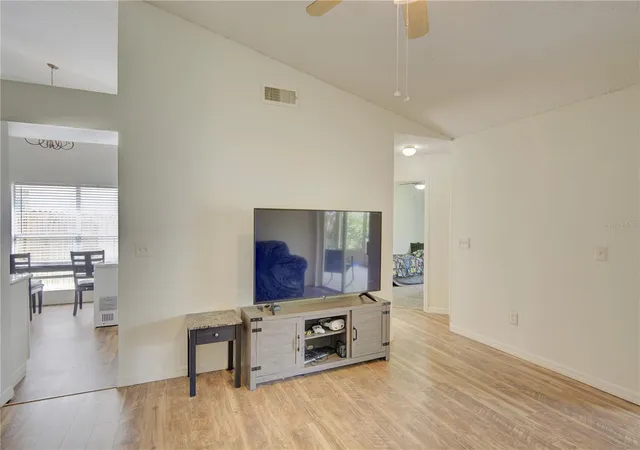 Photo 4 of Single family home for sale at 538 Queensbridge Dr, Lake Mary, FL 32746 | MLS# O6437557 | Listing updated on 2026-09-19