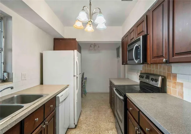 Photo 4 of Single family home for sale at 2695 S East Ave, Sarasota, FL 34239 | MLS# O6437558 | Listing updated on 2026-09-08