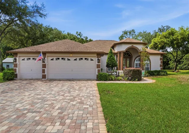 Photo 1 of Single family home for sale at 10531 Miracle Ln, New Port Richey, FL 34654 | MLS# W7889032 | Listing updated on 2026-09-01
