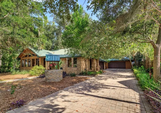 Photo 3 of Single family home for sale at 10350 Lake Louisa Rd, Clermont, FL 34711 | MLS# G5117132 | Listing updated on 2026-09-13