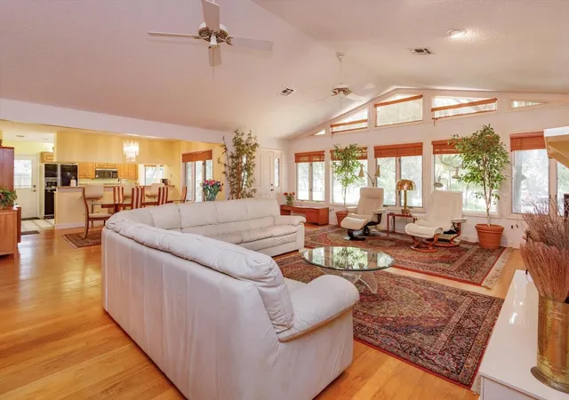 Photo 3 of Single family home for sale at 10350 Lake Louisa Rd, Clermont, FL 34711 | MLS# G5117132 | Listing updated on 2026-09-13