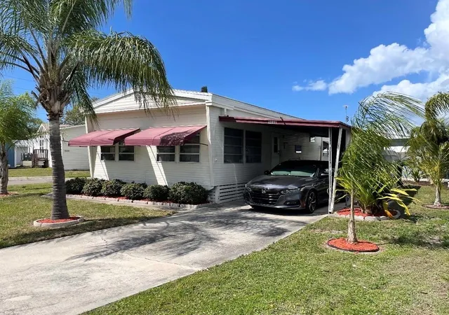 Photo 1 of Sale Pending at 5037 9th St W, Bradenton, FL 34207 | MLS# A4704433 | Listing updated on 2026-09-05