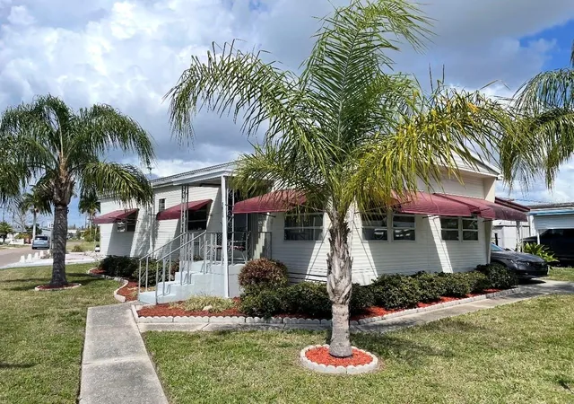 Photo 2 of Sale Pending at 5037 9Th St W, Bradenton, FL 34207 | MLS# A4704433 | Listing updated on 2026-09-05