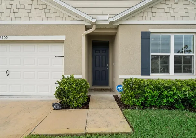 Photo 2 of Single family home for sale at 5505 Hayloft Dr, Apopka, FL 32712 | MLS# O6437572 | Listing updated on 2026-09-05
