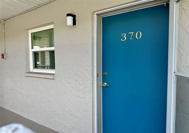 Listing Photo 4 - Condo for sale in building located at 1330 Gln Oaks Dr E, Sarasota, FL 34232 - Unit #370D