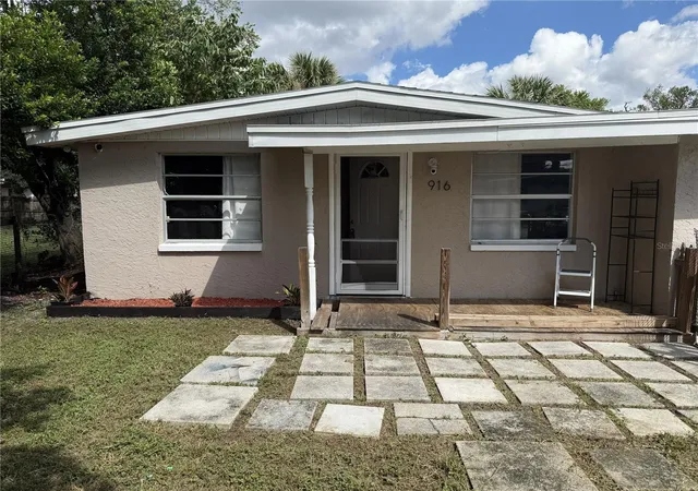 Photo 1 of Single family home for sale at 916 E 123rd Avenue, Tampa, FL 33612 | MLS# TB8543653 | Listing updated on 2026-10-06