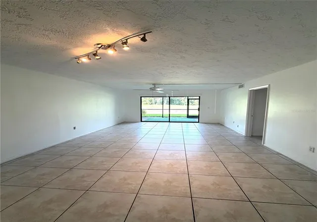 Listing Photo 4 - Condo for sale in building located at 7750 Eagle Creek Dr, SARASOTA, FL 34243 - Unit #7750