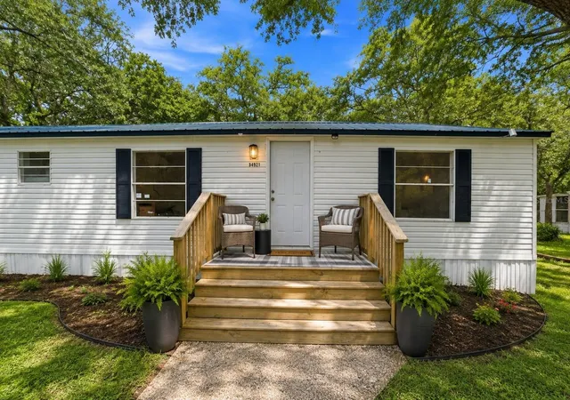 Photo 1 of Manufactured home for sale at 34921 Emily Dr, Dade City, FL 33523 | MLS# TB8543664 | Listing updated on 2026-09-01