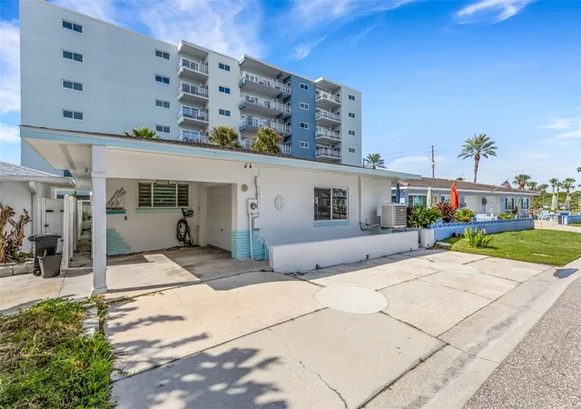 Photo 2 of Single family home for sale at 18317 Sunset Blvd, Redington Shores, FL 33708 | MLS# O6437596 | Listing updated on 2026-08-30