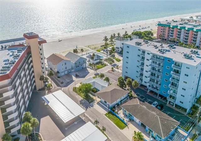 Photo 3 of Single family home for sale at 18317 Sunset Blvd, Redington Shores, FL 33708 | MLS# O6437596 | Listing updated on 2026-08-30