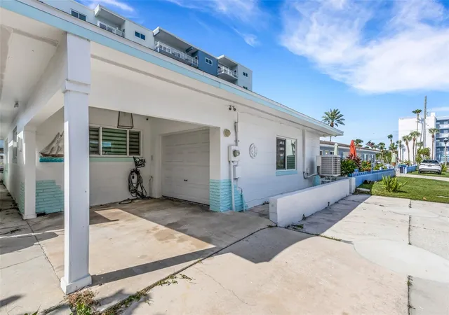 Photo 4 of Single family home for sale at 18317 Sunset Blvd, Redington Shores, FL 33708 | MLS# O6437596 | Listing updated on 2026-08-30