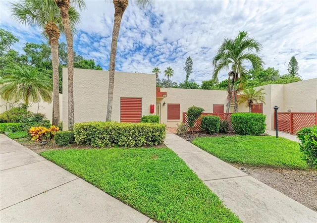 Photo 2 of Single family home for sale at 813 Spring Lakes Blvd, Bradenton, FL 34210 | MLS# A4704441 | Listing updated on 2026-09-12