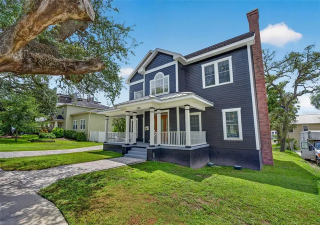 Photo 3 of Single family home for sale at 208 W Ross Ave, Tampa, FL 33602 | MLS# TB8543674 | Listing updated on 2026-09-28