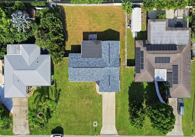Photo 3 of Single family home for sale at 1786 Coconut Dr, Venice, FL 34293 | MLS# A4704445 | Listing updated on 2026-09-01
