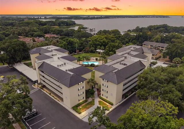 Photo 1 of Condo for sale at 101 N Grandview St #412, Mount Dora, FL 32757 | MLS# G5117155 | Listing updated on 2026-09-18