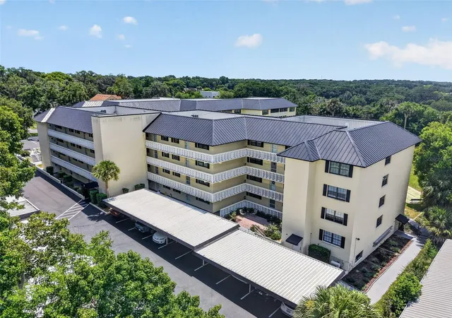 Photo 2 of Condo for sale at 101 N Grandview St #412, Mount Dora, FL 32757 | MLS# G5117155 | Listing updated on 2026-09-18